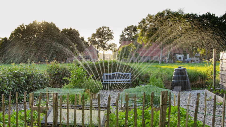 Automatisch Sprinklersysteem in een Tuin gemaakt door MiLamp